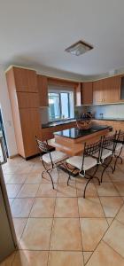 Η κουζίνα ή μικρή κουζίνα στο Villa Pretty with Private Swimming Pool