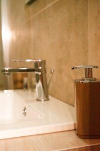A bathroom at LA RESIDENZA DI ADAMO