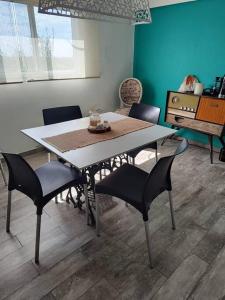 a dining room table and chairs in a room at Espacioso y cómodo departamento in La Cieneguita