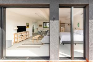 a room with sliding glass doors leading to a bedroom at Tabas - Ed. Magdalena Laura - Vila Buarque in São Paulo