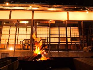 a fire pit in a large room with windows at fumoku - Vacation STAY 12958v in Chino