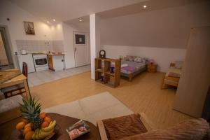 Kuchyň nebo kuchyňský kout v ubytování Apartmani Lazić