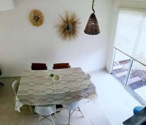 a white dining room with a table and chairs at Dafi´s House (Exclusivo con jardín) in Ayala