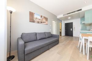 O zonă de relaxare la Apartment with free parking and pool