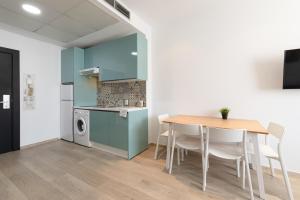 a kitchen and dining room with a table and chairs at Apartment with free parking and pool in Bormujos