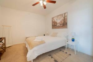 Ένα ή περισσότερα κρεβάτια σε δωμάτιο στο Casa Costa 314S Studio +42 φωτογραφίες