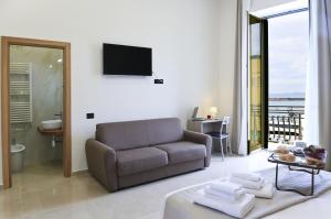 a living room with a couch and a television at AM suite Stabiae in Castellammare di Stabia