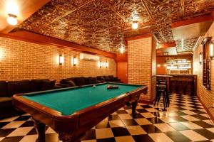 Mesa de bilhar em Parc Avenue Residences Mile End