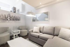 Uma área de estar em Parc Avenue Residences Mile End