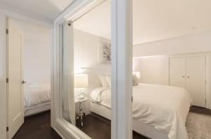 Cama ou camas em um quarto em Parc Avenue Residences Mile End