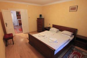 Krevet ili kreveti u jedinici u okviru objekta Cool 1 Bedroom Prokopska apartment in Mala Strana