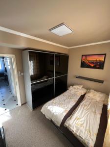 Postel nebo postele na pokoji v ubytování Prémium Apartman Nyíregyháza