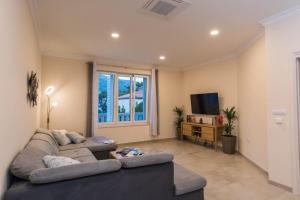 Et tv og/eller underholdning på Spacious Villa with Private Pool in Dubrovnik