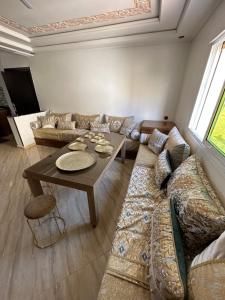 Predel za sedenje v nastanitvi Nice Apartement au cornich de nador