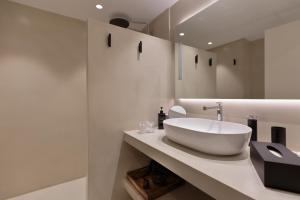 A bathroom at RAMBLA POBLENOU Luxury