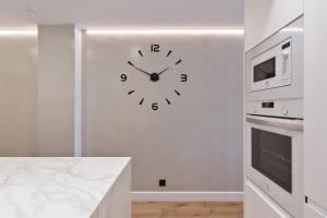 A kitchen or kitchenette at RAMBLA POBLENOU Luxury
