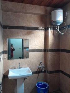 Koupelna v ubytování Hotel O Shubkamna
