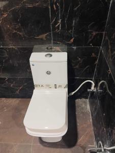 Koupelna v ubytování Hotel O Shubkamna