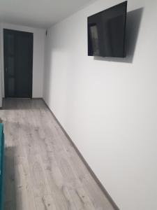 TV a/nebo společenská místnost v ubytování GREY VILLAS