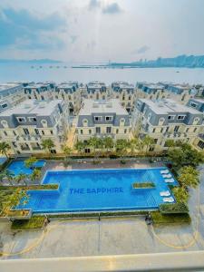 an aerial view of a resort with a swimming pool at Homestay Sapphire 4br Hạ Long View Biển in Ha Long