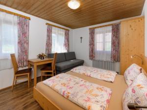 A bed or beds in a room at Haus Tanja