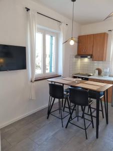 Η κουζίνα ή μικρή κουζίνα στο Apartments by the sea Postira, Brac - 706