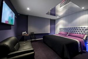 A television and/or entertainment centre at Motel Venus La Coruña Még 22 kép