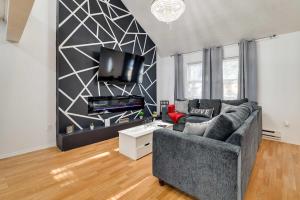 Fotografie z fotogalerie ubytování Deck and Fire Pit Tobyhanna Home 15 Mi to Skiing! v destinaci Tobyhanna