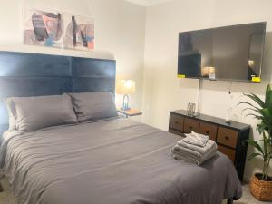 Postel nebo postele na pokoji v ubytování Modern and Luxury Retreat in The Heart of Dallas