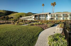a house with a garden and a walkway at Shore Cliff Hotel in Pismo Beach