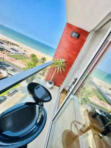 a balcony with two toilets and a view of the beach at Casa Sol Apartamento vista al mar cerca del aeropuerto y Miraflores in Lima