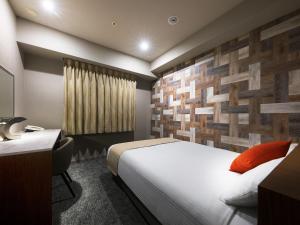 Un pat sau paturi într-o cameră la Hotel Villa Fontaine Tokyo-hatchobori