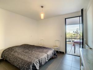 Fotografia z galérie ubytovania Appartement F2 Confort avec Terrasse, Piscine, Parking, à 150m de la Plage - Palavas - FR-1-715-30 v destinácii Palavas-les-Flots