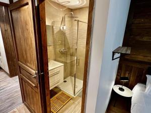 a bathroom with a shower and a glass door at Appartement Valloire, 2 pièces, 6 personnes - FR-1-263-526 in Valloire