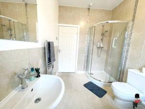 a bathroom with a sink and a toilet and a shower at KozyGuru / 2BR 4 Beds / Modern Fully equipped House / Atherton Manchester / Close to Supermarket and Train Station / UMAT144 in Atherton