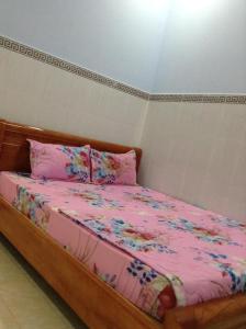 Postel nebo postele na pokoji v ubytování Nhà nghỉ Ngọc Duy Bến Tre + 3 fotografie