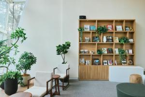 酒店内部图书馆
