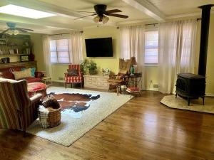 a living room with a couch and a flat screen tv at I40 Large Tuscany 4 bed 20min PDC in Amarillo