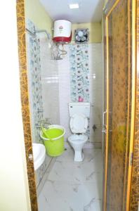 a bathroom with a toilet and a sink at Goroomgo Dev Guest House Howrah, Kolkata in Hāora