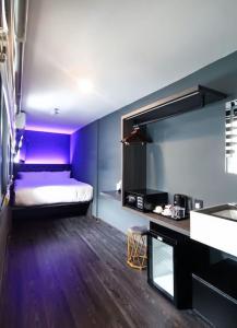 Voodi või voodid majutusasutuse HOTEL JJH - newly opened near BUGIS toas