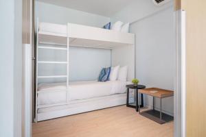 Postel nebo postele na pokoji v ubytování Veranda Residence/2BRFamilySuite