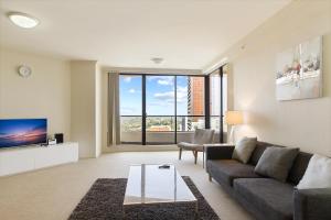 Ruang duduk di Large elevated apartment St Leonards