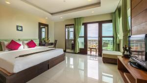 Postel nebo postele na pokoji v ubytování Koh Samui Tower