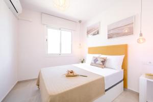 Posteľ alebo postele v izbe v ubytovaní 2 bedroom, new, 1 min to the beach, city center- Picasso by 10ToSea