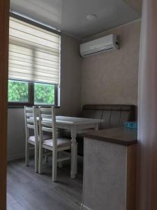 Gambar di galeri bagi Тихое местечко в центре города di Tashkent