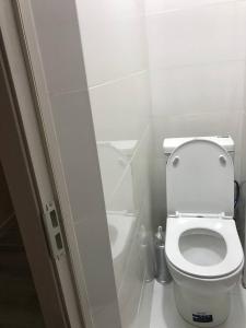 Bilik mandi di Тихое местечко в центре города