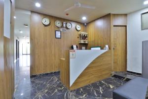 Hotel Shivaay tesisinde lobi veya resepsiyon alanı