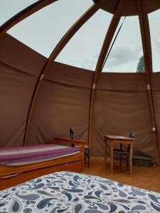 La CoudreにあるWigwam De Phileas Foggのテント(ベッド1台、テーブル付)