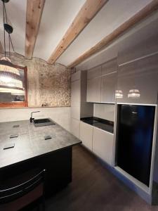 A kitchen or kitchenette at Precioso Girona largas estancias