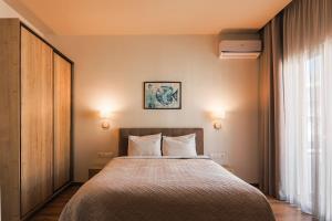 מיטה או מיטות בחדר ב-Superior One Luxury Apartments